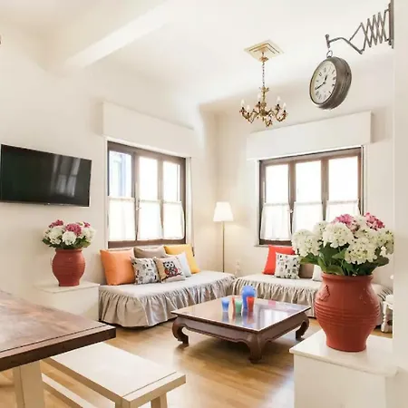 Vintage Charm By The Acropolis! * Athén