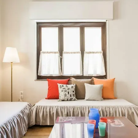 Vintage Charm By The Acropolis! *