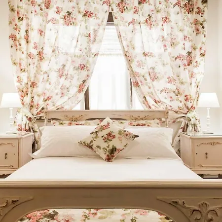 Vintage Charm By The Acropolis! * Athén