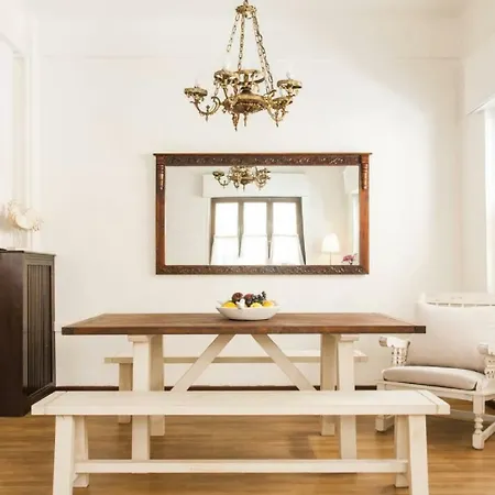 Vintage Charm By The Acropolis! *